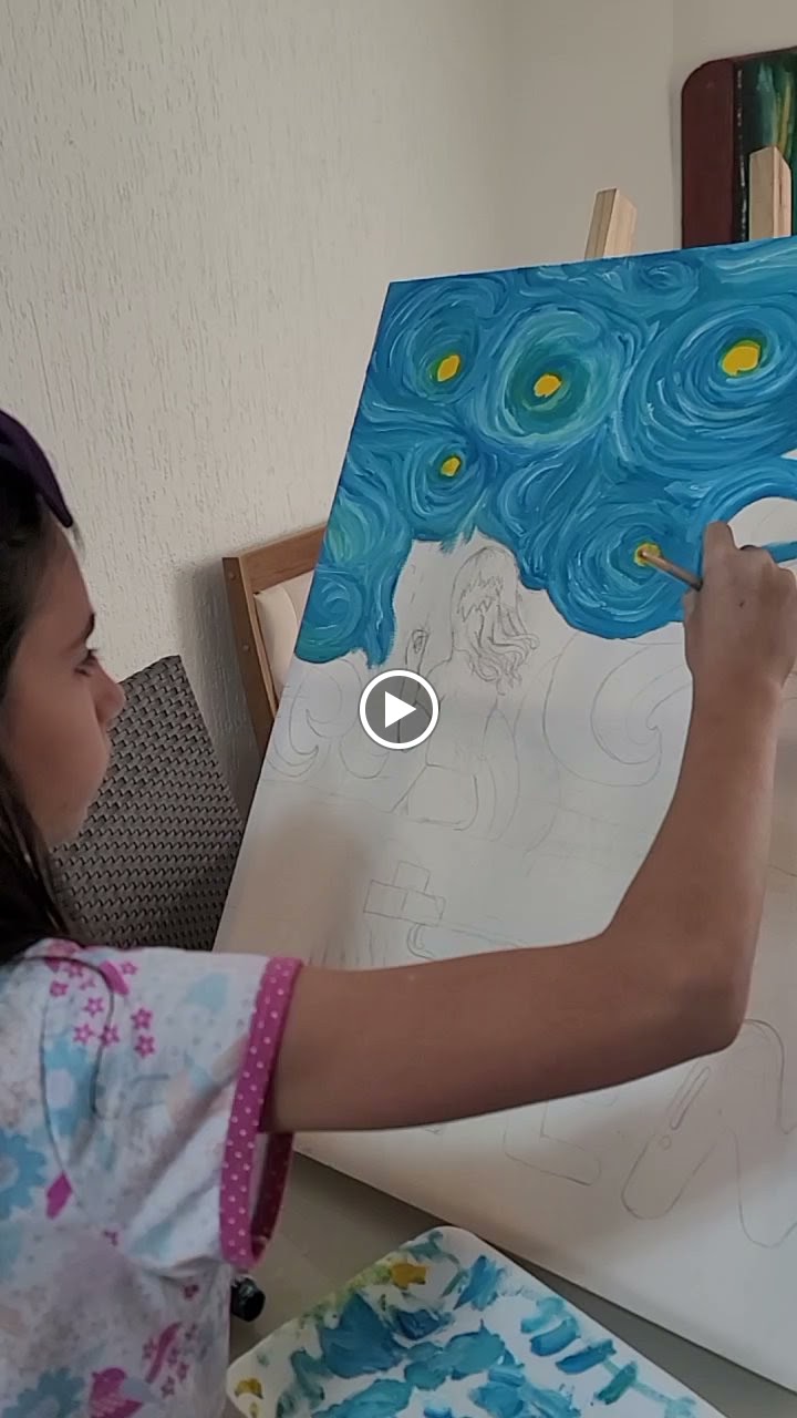 Vídeo do ateliê: os primeiros giros de azul ganham vida sobre o desenho.