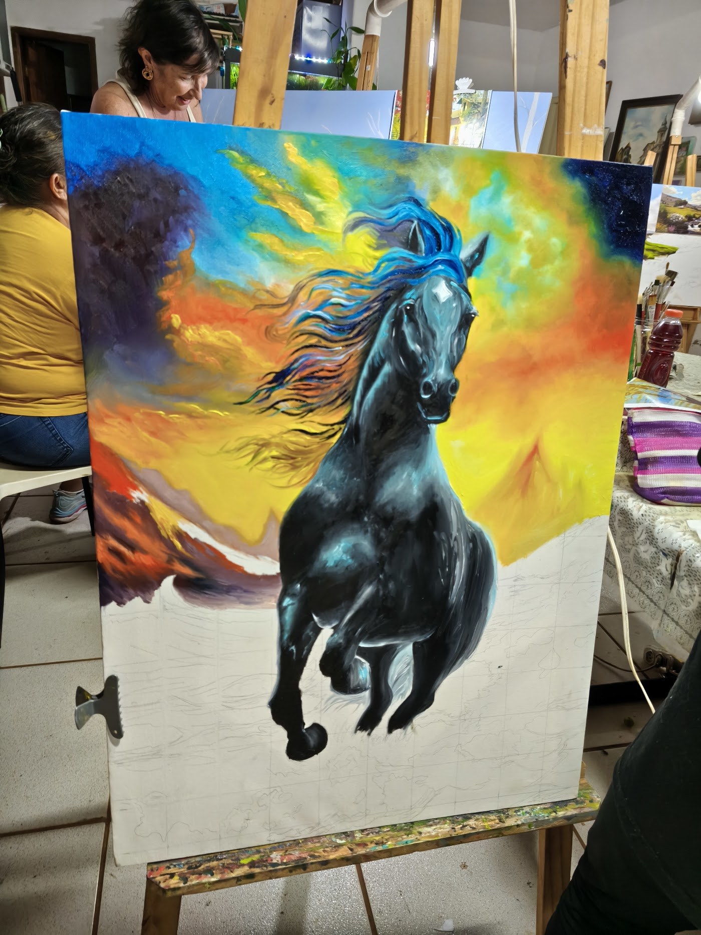 Crina azul do cavalo sendo detalhada na tela